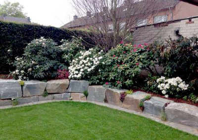 Trockenmauer aus Grauwacke-Quadern Privatgarten Viersen